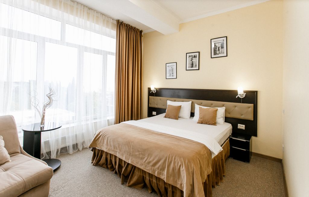 Кавказ групп — Двухместный номер с 1 кроватью комфорт