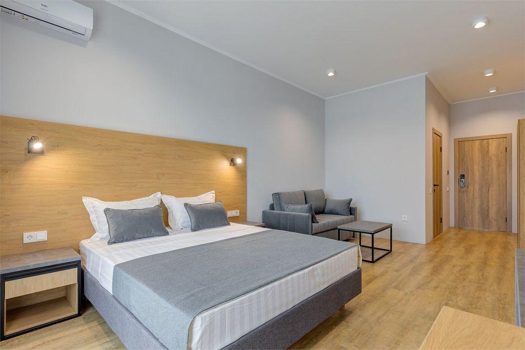 Anemos Resort Hotel — Трёхместный номер делюкс