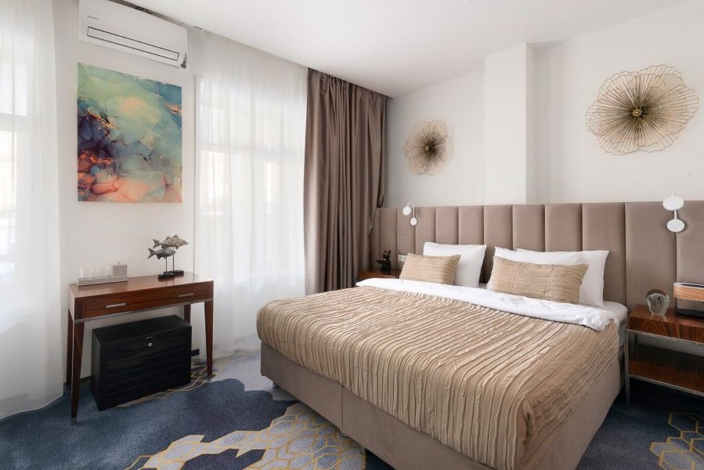 V Hotel & Rooftop lounge — Двухместный номер с 1 кроватью делюкс