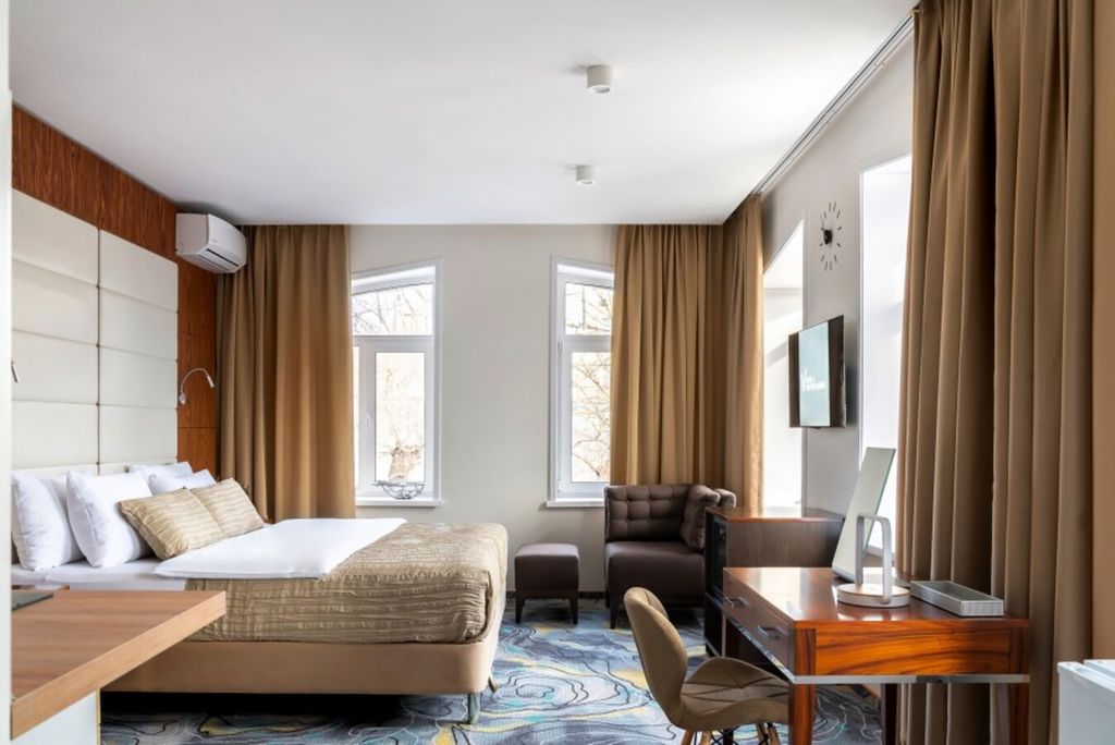 V Hotel & Rooftop lounge — Апартаменты до 3 гостей с видом на город