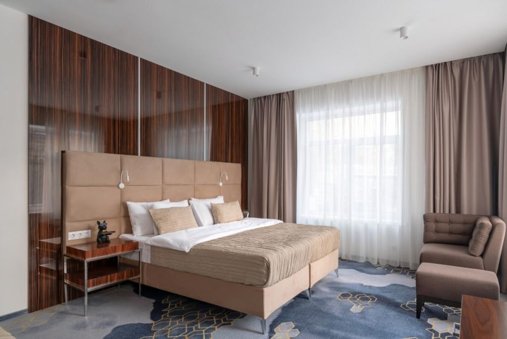 V Hotel & Rooftop lounge — Апартаменты для 5 гостей