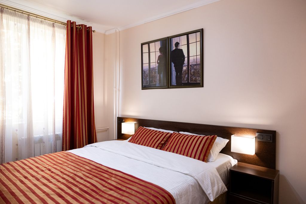 Яна — Двухместный номер с 1 кроватью комфорт с одной двуспальной или с двумя раздельными кроватями и видом на реку