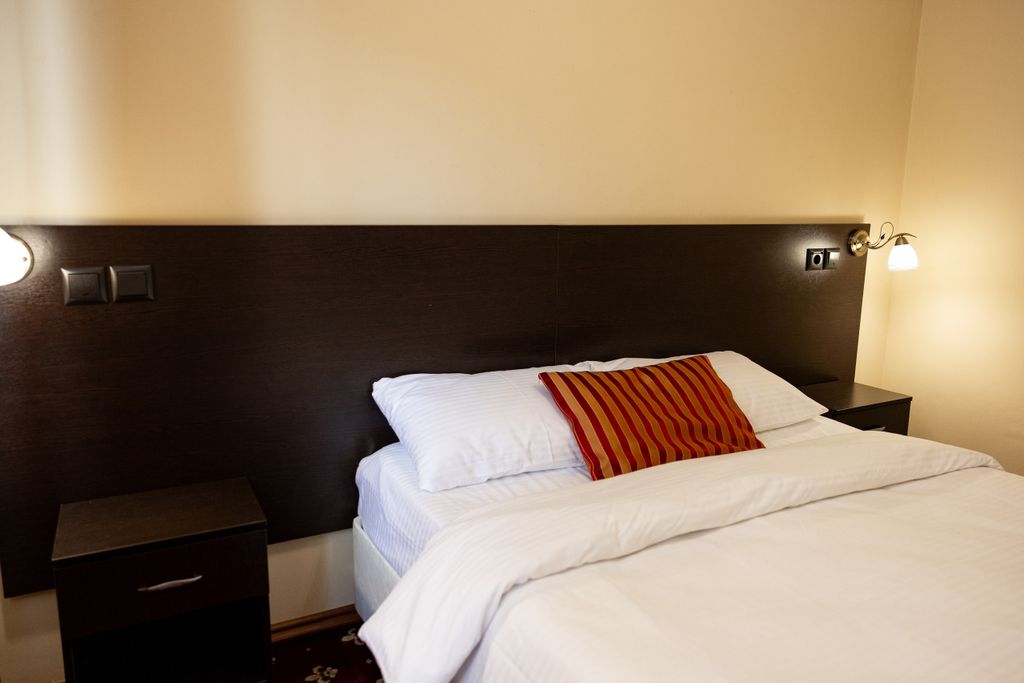 Яна — Четырёхместный номер Полулюкс двухкомнатный до 4 гостей