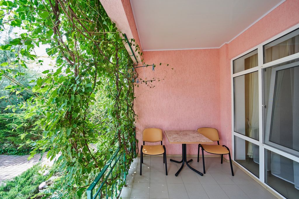 Гринвич — Четырёхместный номер Стандарт на 1 этаже