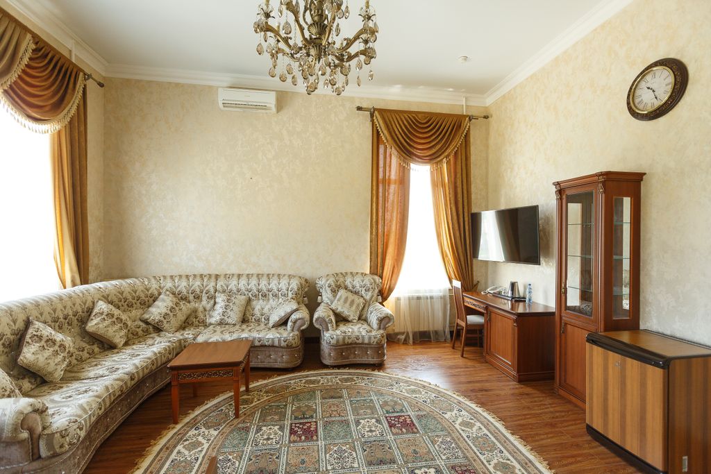 ЕВРОПА — Семейный номер люкс с видом на город