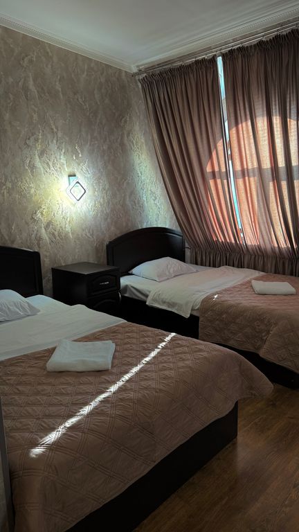 Даймонд — Трёхместный номер стандарт с видом на горы