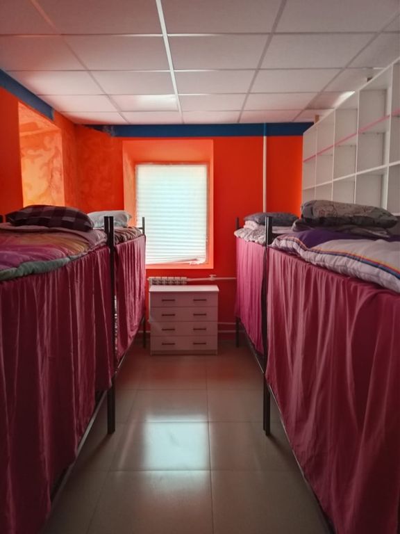 На Луне — Многоместный мужской номер эконом (душ/туалет общий)