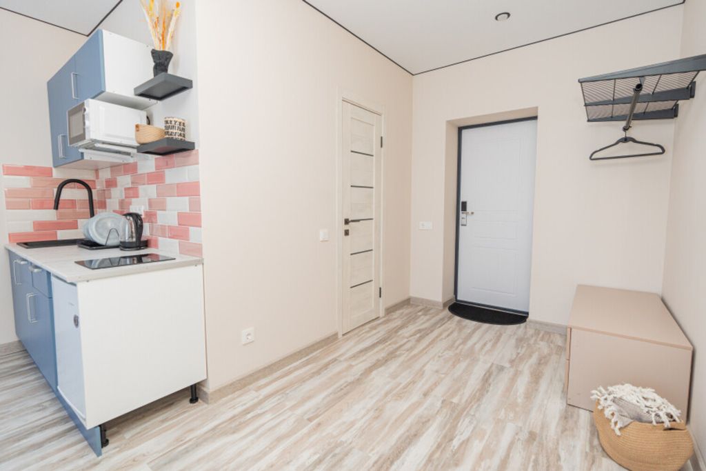 Атмосфера — Апартаменты комфорт с балконом трехместные