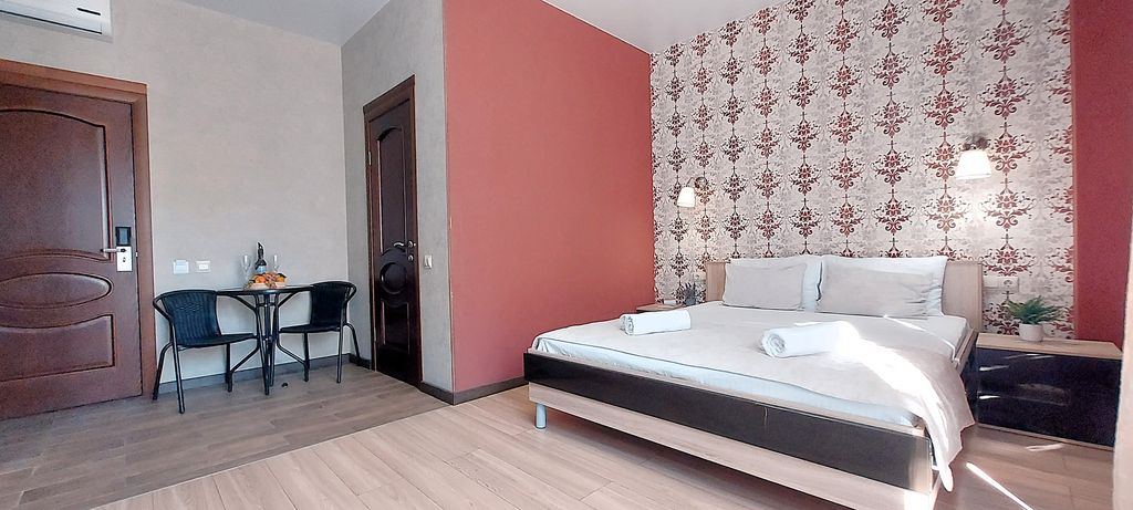 777 — Двухместный номер с 1 кроватью стандартный с французким балконом