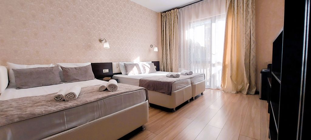 777 — Четырёхместный номер стандартный с французским балконом