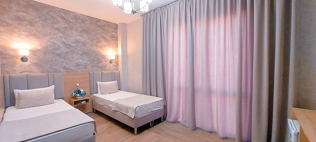 777 — Двухместный номер с 2 отдельными кроватями улучшенный без балкона