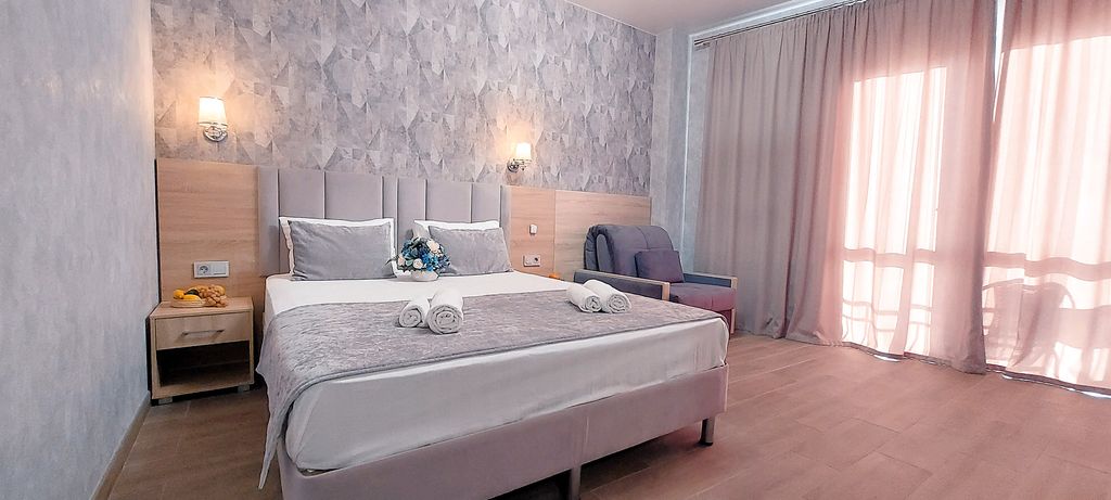 777 — Трёхместный номер люкс с кухней и балконом