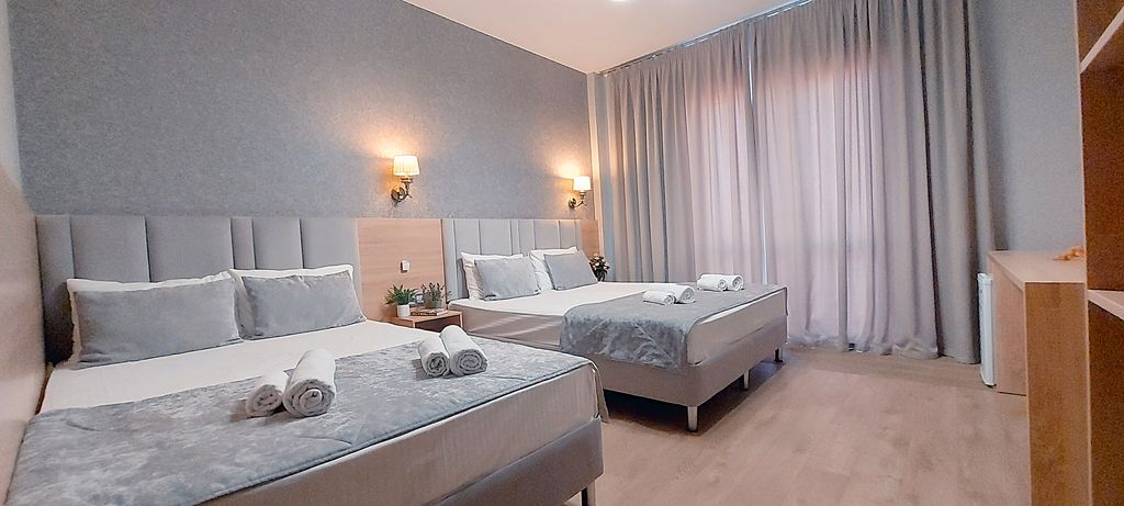 777 — Четырёхместный номер делюкс с балконом