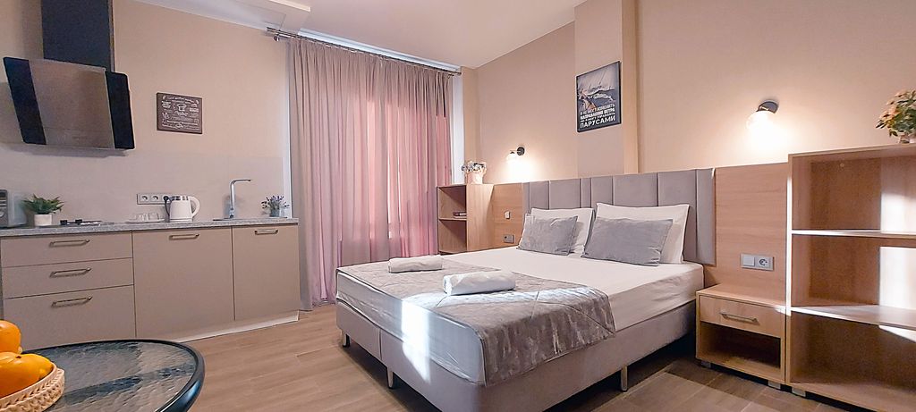 777 — Апартаменты Люкс с кухней и балконом