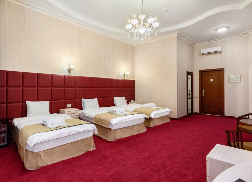 Император — Трёхместный номер полулюкс