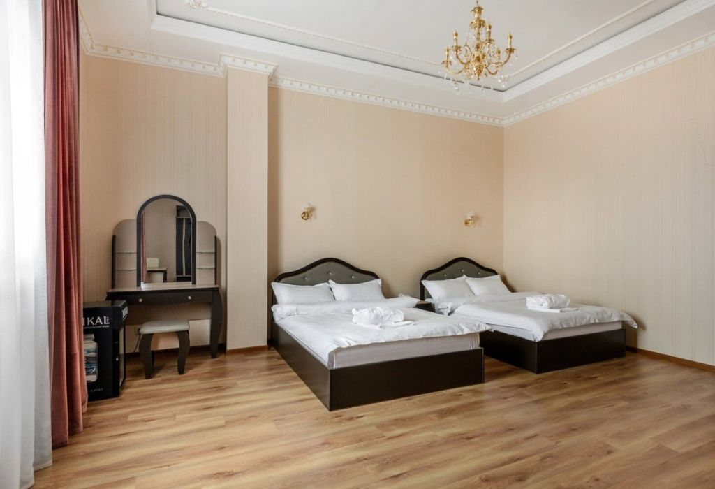 Император — Двухместный номер с 2 отдельными кроватями полулюкс