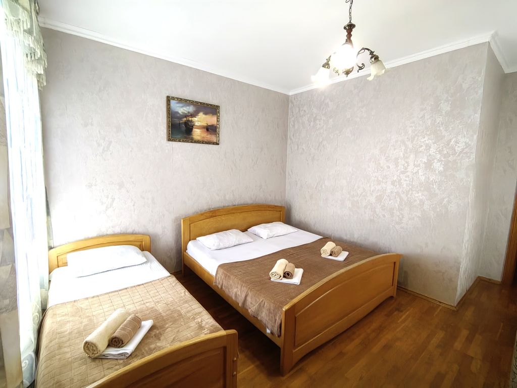 Атлантис — Семейный номер Двухкомнатный с кухней 7 местный