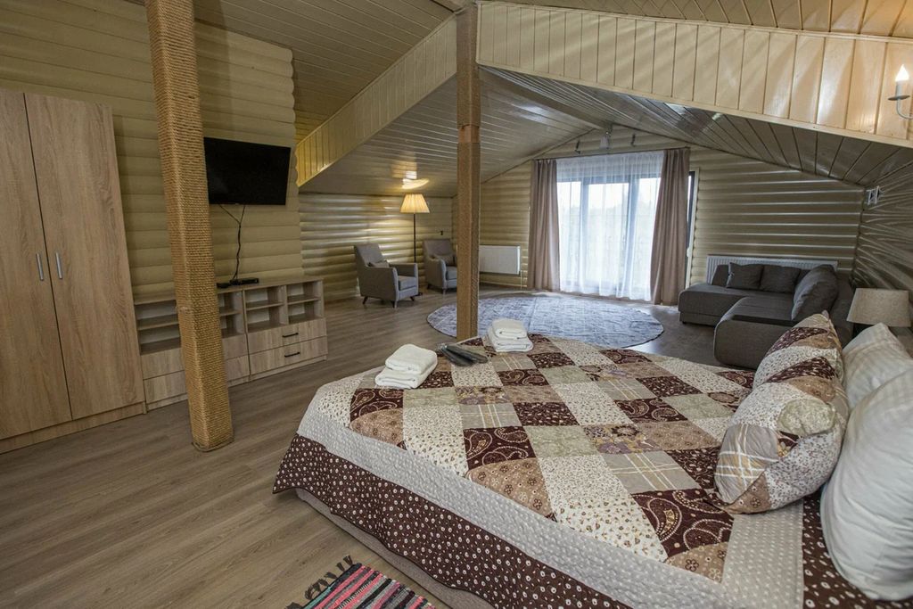 Панорама — Четырёхместный номер пентхаус с балконом