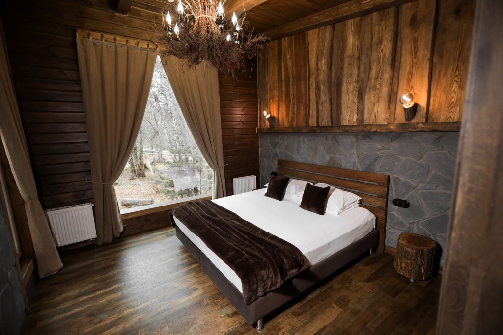 Шишка — Дом лодж