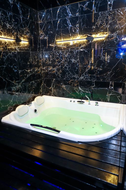 Барс — Четырёхместный номер люкс с джакузи и сауной