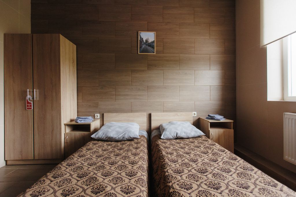 Фокус — Двухместный номер с 2 отдельными кроватями Стандартный с двуспальной или двумя односпальными кроватями