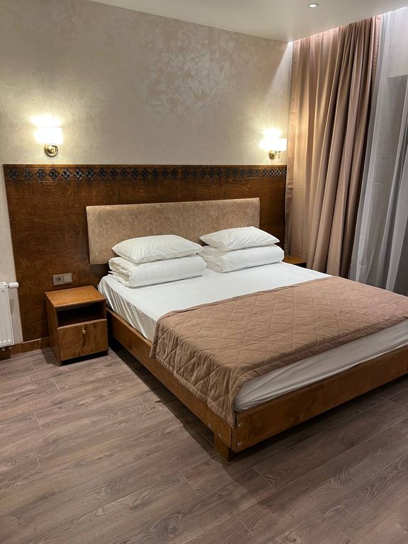 Четыре сезона — Четырёхместный номер полулюкс с балконом 4х местный