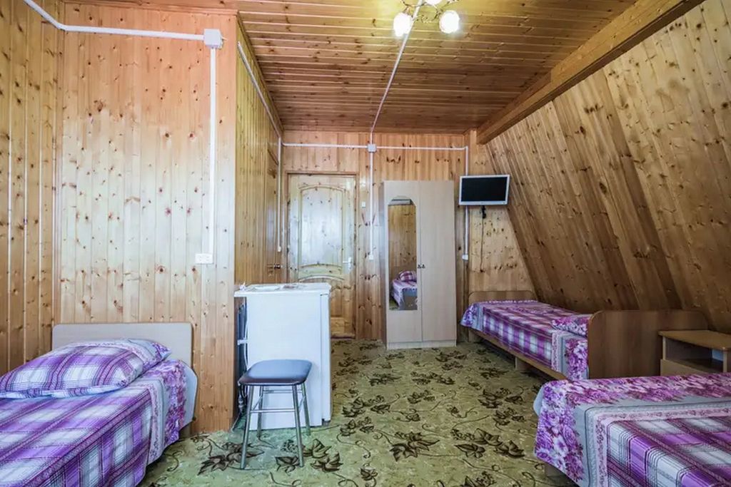 Сура — Четырёхместный номер стандарт улучшенный с балконом