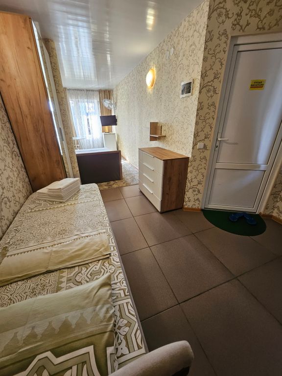 Белая Акация — Трёхместный номер стандарт с видом на горы