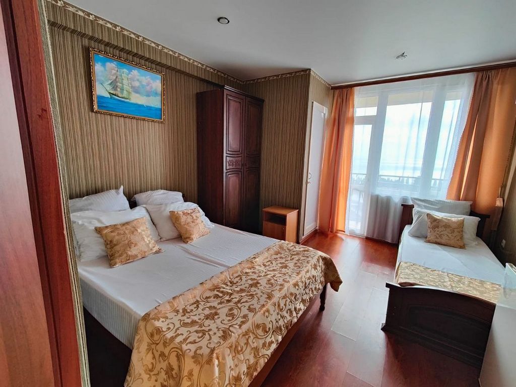 Араик — Трёхместный номер стандарт с видом на море