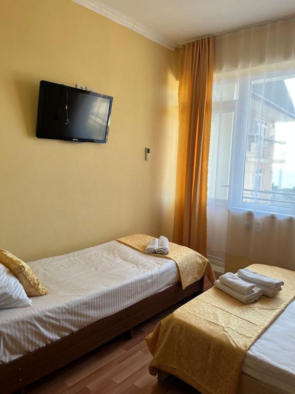 Араик — Трёхместный номер стандарт с видом на горы