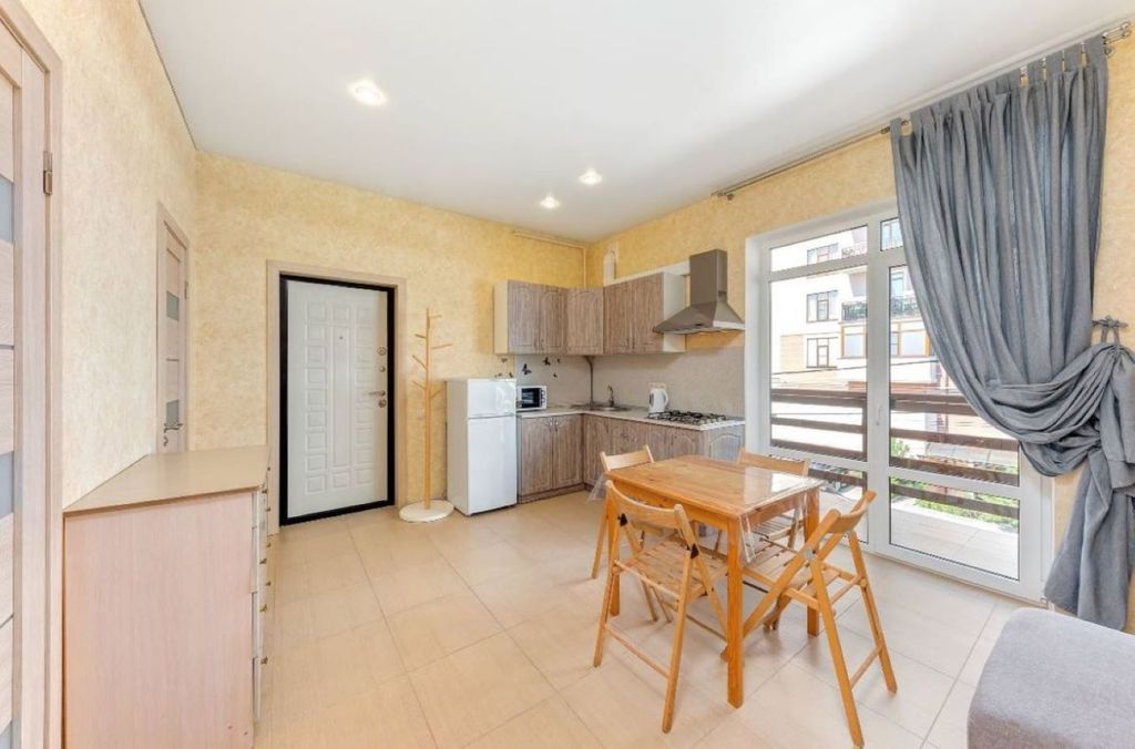 Арт Шале — Четырёхместный номер двухкомнатный номер с кухней и видом на море