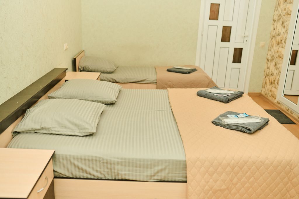 На Киевской — Трёхместный номер комфорт с балконом