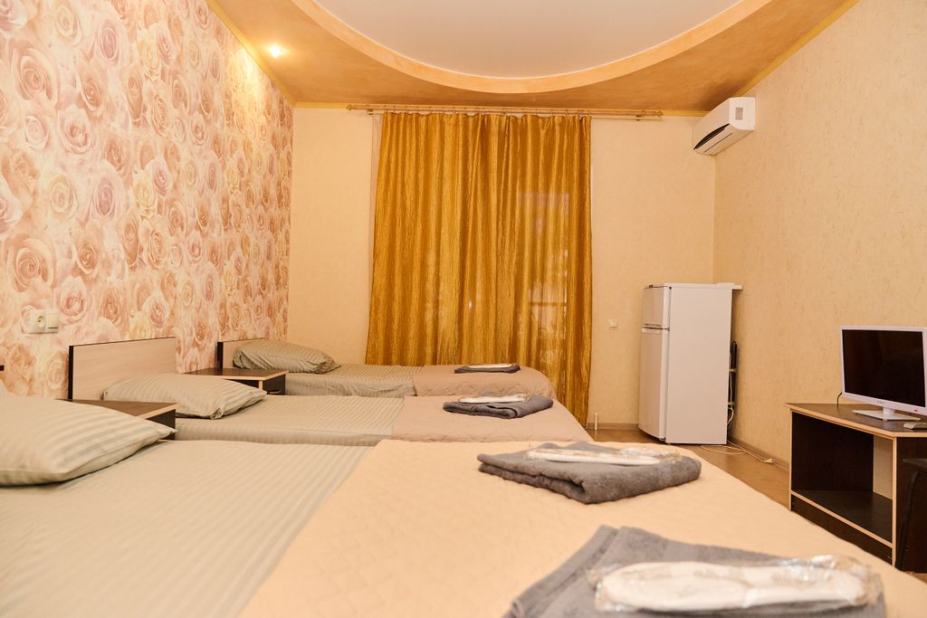 На Киевской — Четырёхместный номер комфорт с балконом