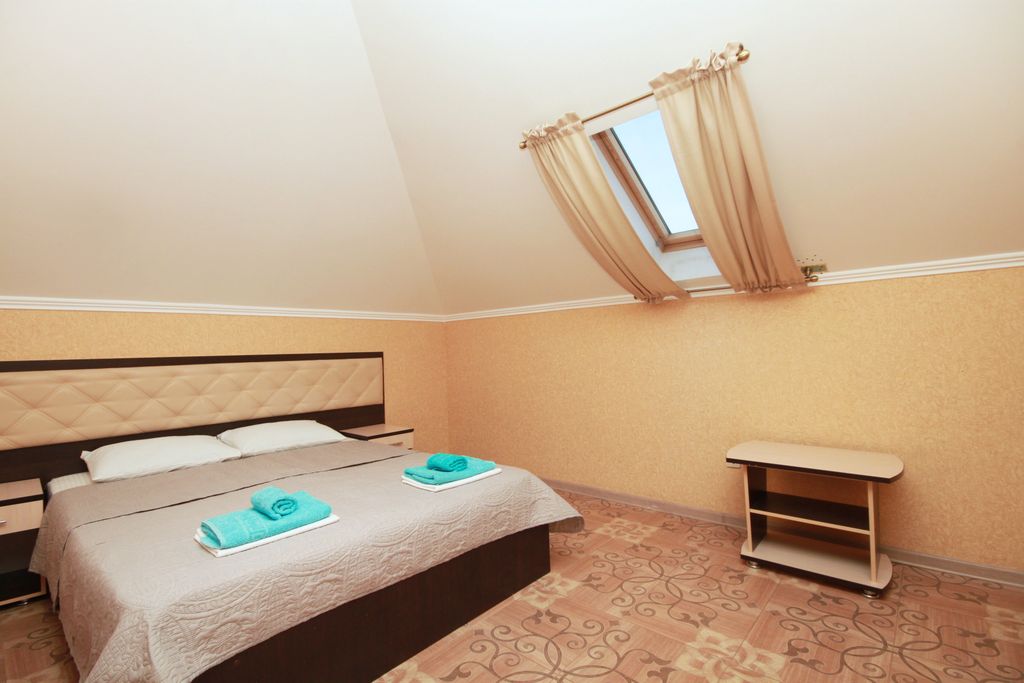 Золотая Миля — Четырёхместный номер Стандарт 2-комнатный в мансарде