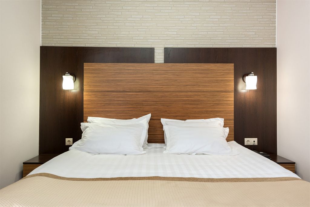 Н — Двухместный номер с 1 кроватью улучшенный