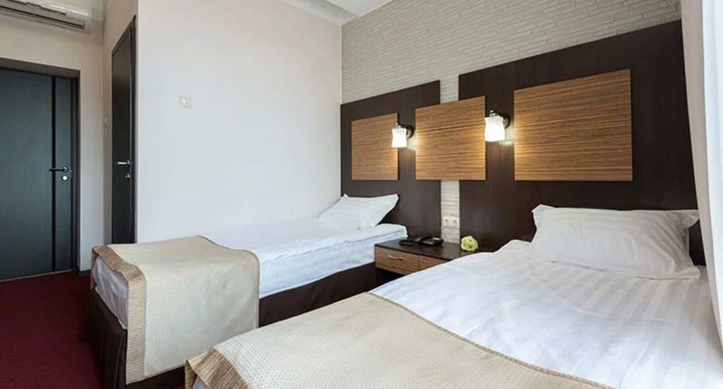 Н — Двухместный номер с 2 отдельными кроватями комфорт