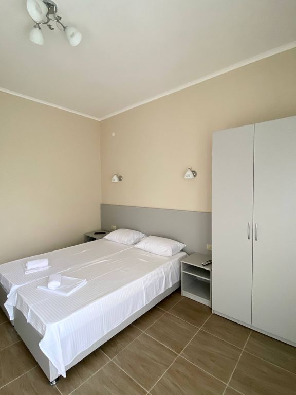 ДиНастия — Трёхместный номер С выходом в тихий дворик