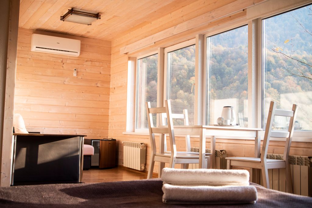 Альпийский двор — Трёхместный номер комфорт