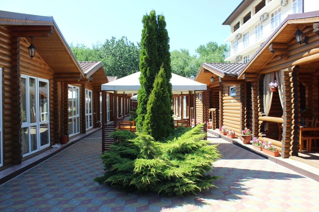 Тихий дворик — Двухместный номер с 2 отдельными кроватями Отдельный домик, подогреваемый бассейн, анимация, промежуточное питание