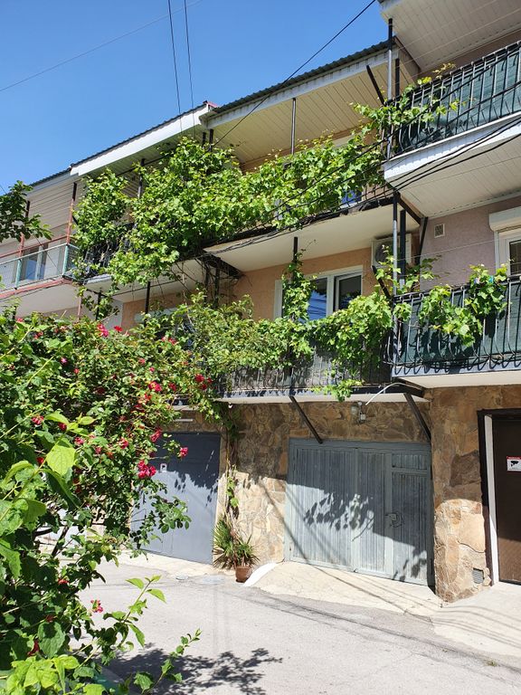 Гурзуфский Дворик — Дом Катедж с камином