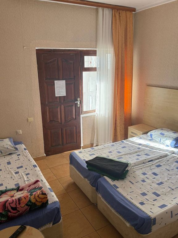 Сабрина — Трёхместный номер стандарт с видом на море