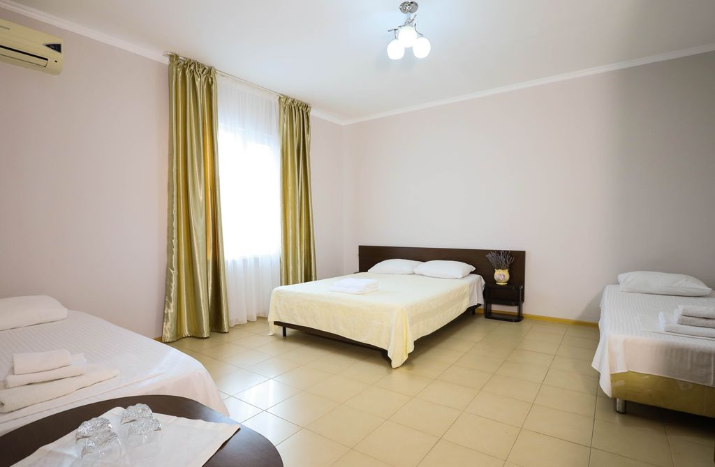 ДиНастия — Четырёхместный номер Четырехместный номер