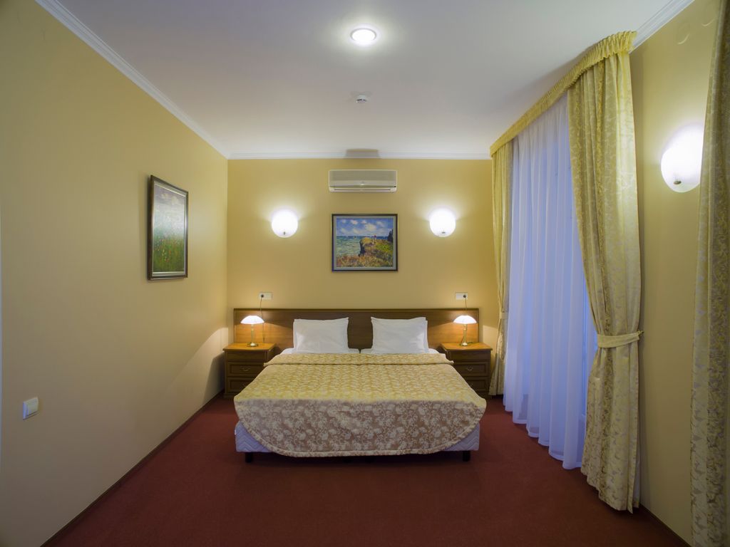 Вилла Слава — Двухместный номер с 2 отдельными кроватями Простые покои с балконом