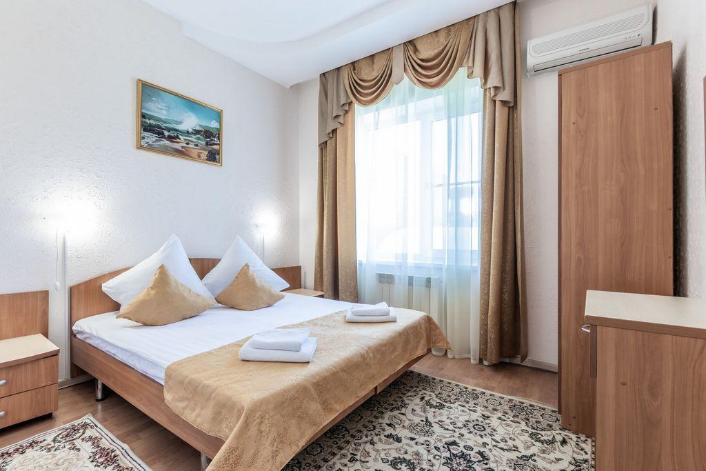 Малахит — Апартаменты семиместные трехкомнатные
