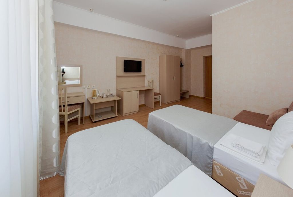 Кристалл Уют — Двухместный номер с 2 отдельными кроватями стандарт 1 категории с балконом (корпус 4)