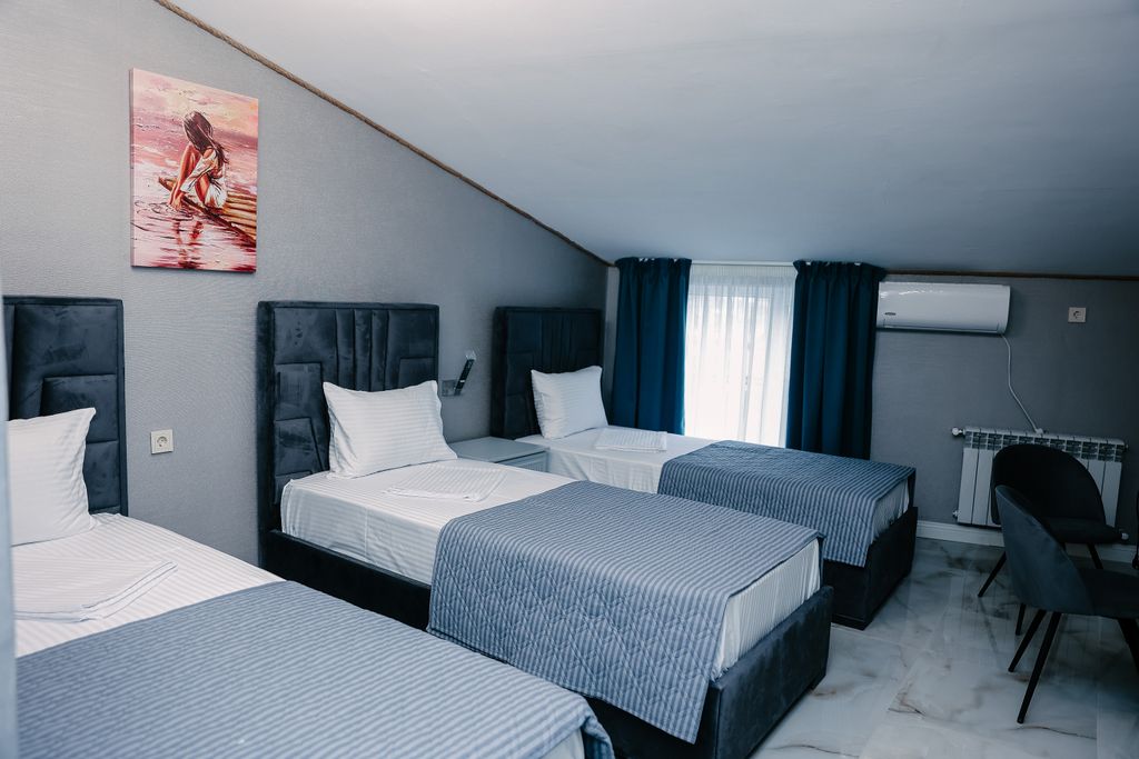 Аба — Трёхместный номер стандарт