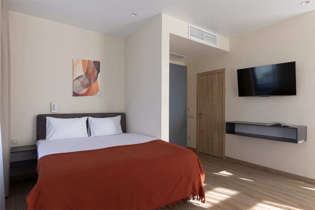 Кремлевский — Апартаменты студия Никольская с видом на Кремль