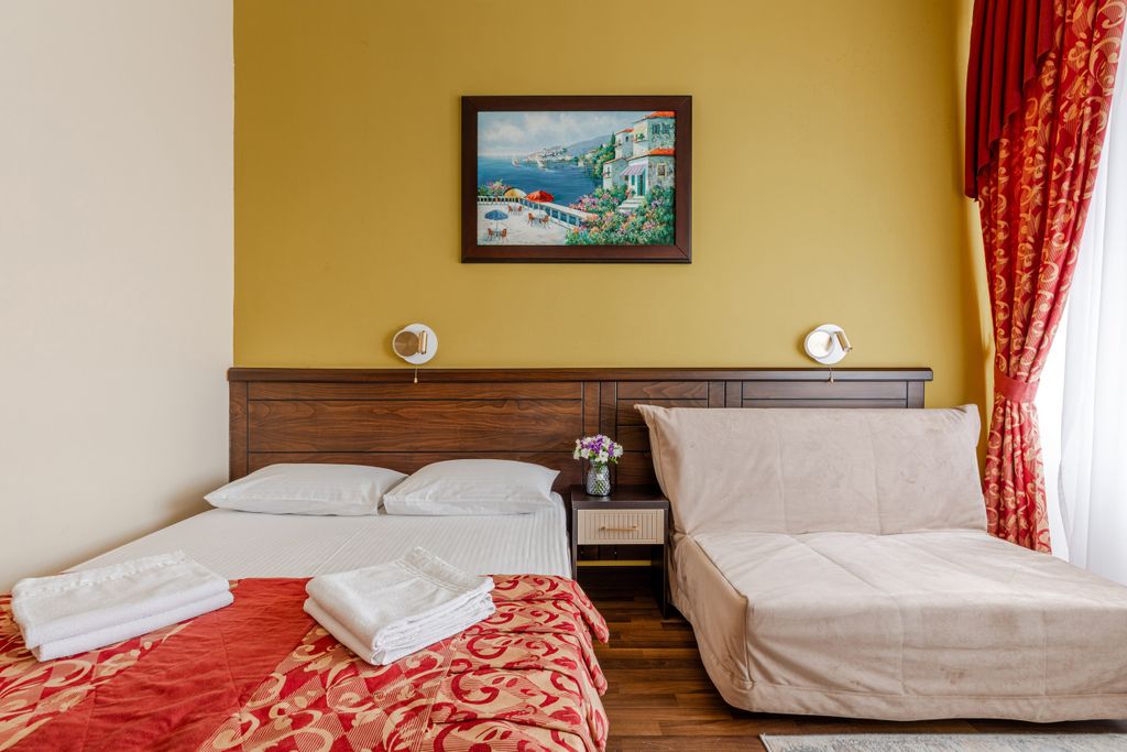 Катран — Четырёхместный номер Семейный стандарт с балконом