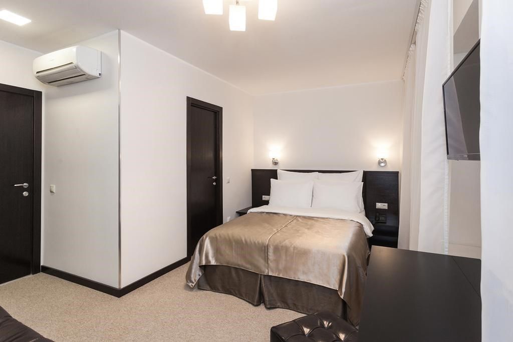 Силуэт — Семейный номер трехместный