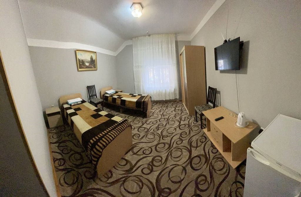 Адамас — Двухместный номер с 2 отдельными кроватями стандарт